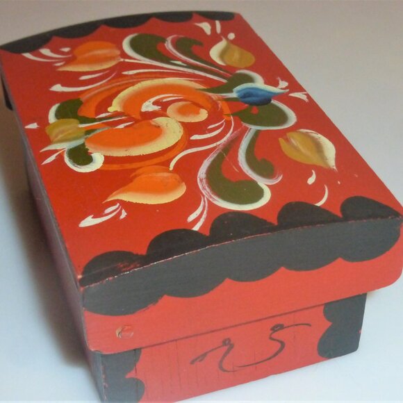 HAND PAINTED WOOD BOX Signed Lille Hammer TRINKET BOX Jewelry Box KEY Ring - Picture 5 of 8